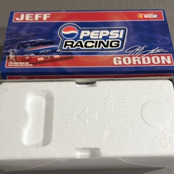 Jeff Gordon #24 Pepsi Racing 1999 Monte Carlo 1:24 Diecast Car - Picture 4 of 8